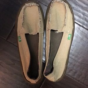 Super comfy Sanuk slip on shoes